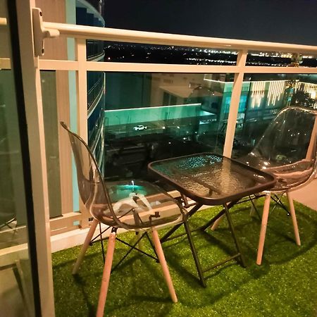 Beach Front Living In The Heart Of The City, Azure Residences Маніла Екстер'єр фото