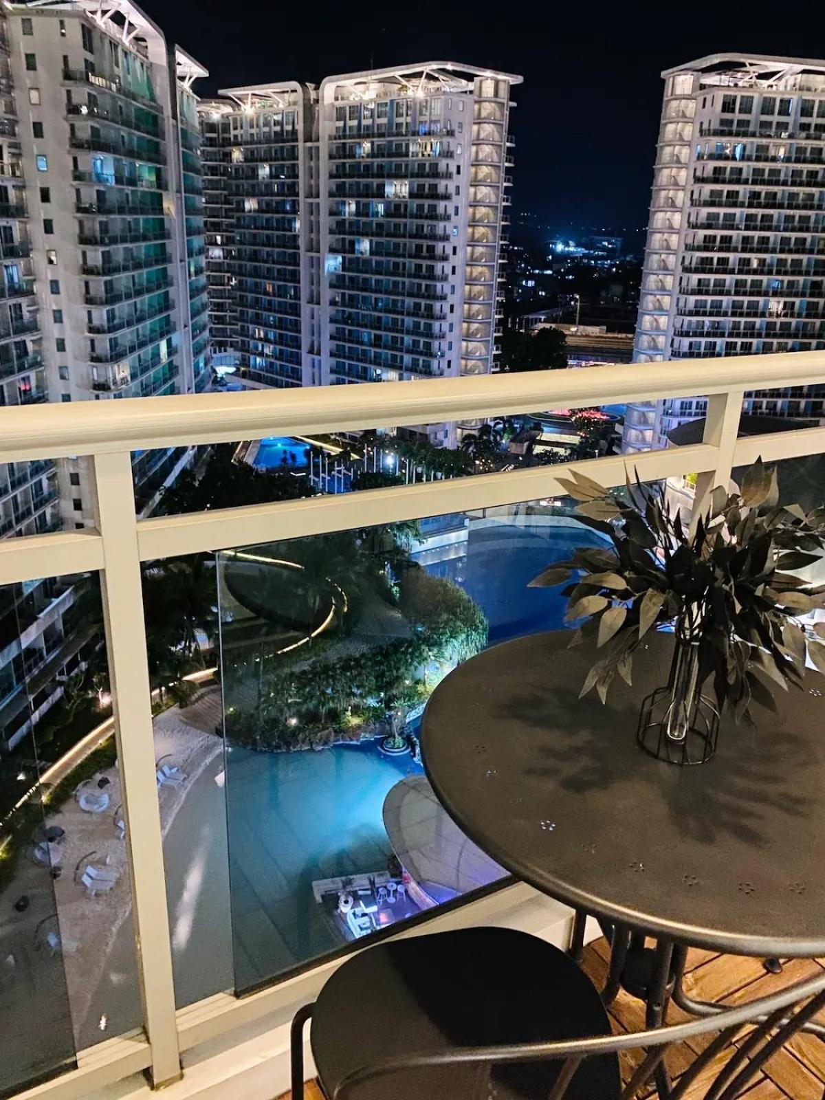 Beach Front Living In The Heart Of The City, Azure Residences Маніла Екстер'єр фото